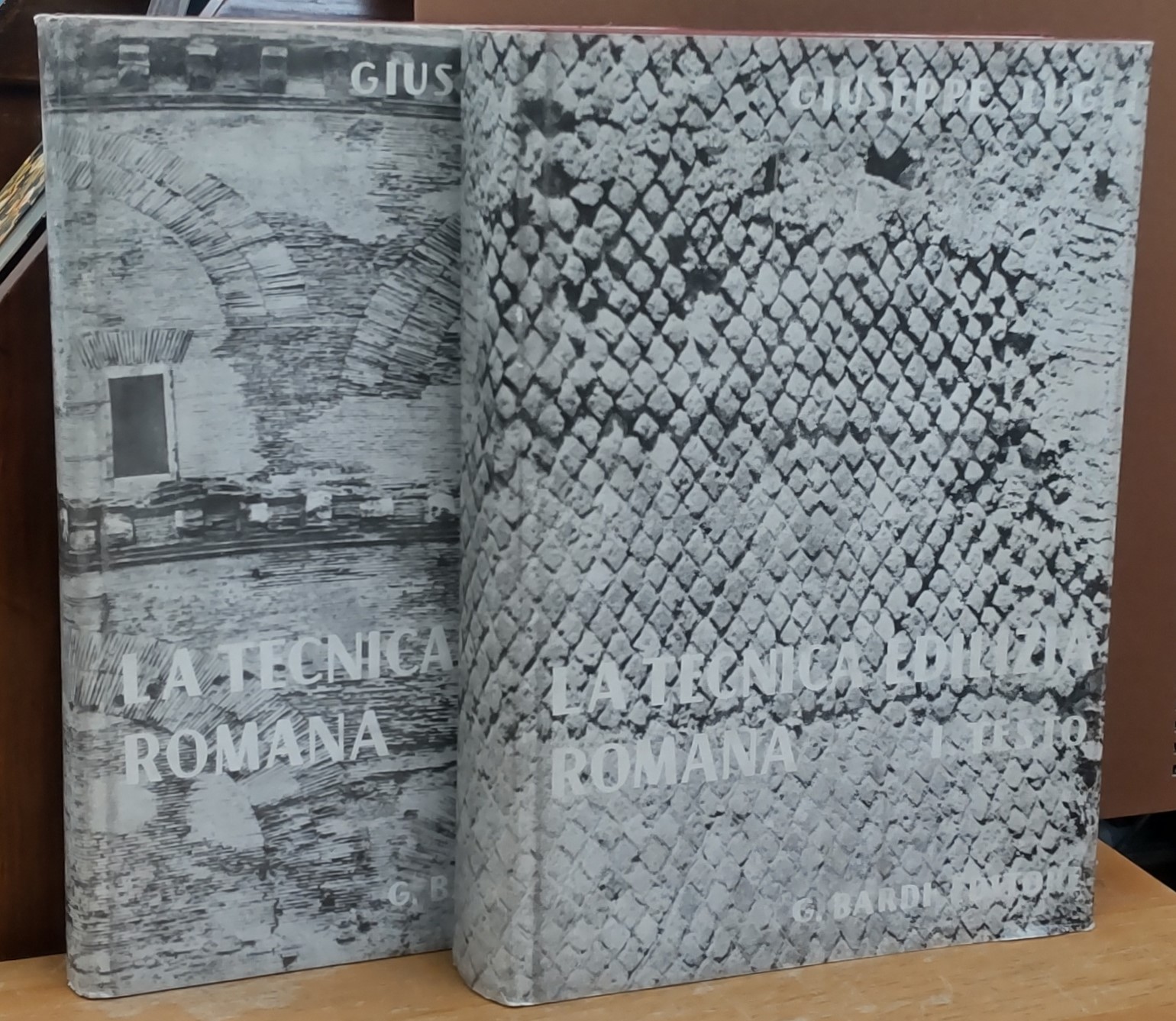 La tecnica edilizia Romana : con particolare riguardo a Roma e Lazio, vol. 1 Testo, vol. 2 Tavole La tecnica edilizia Romana : con particolare riguardo a Roma e Lazio, vol. 1 Testo, vol. 2 Tavole